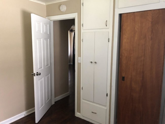 Building Photo - 2411 Forest Rd