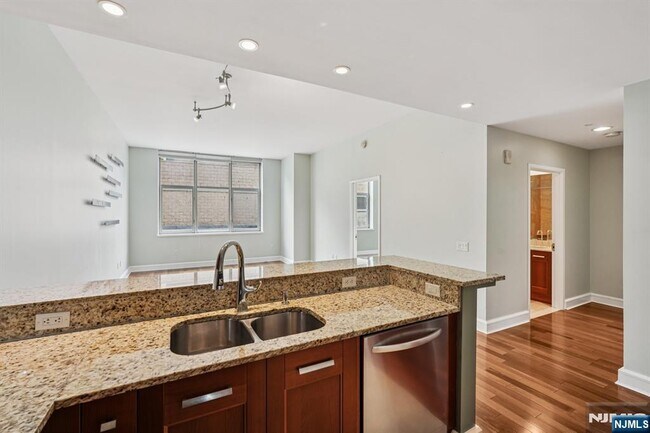 Building Photo - 8100 River 210