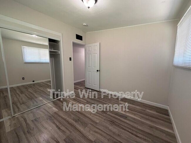 Building Photo - 765 Bobbins Ln