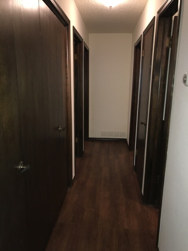 Building Photo - Beautiful 3 bed home for rent in Midwest C...