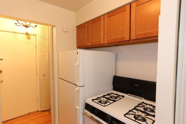 Building Photo - 503 W Briar Pl