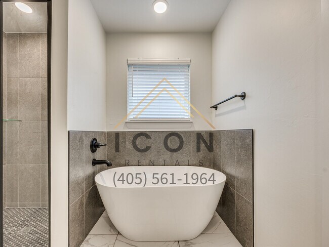 Building Photo - 5109 SE 85th St