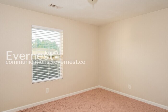 Building Photo - 201 Cloverbrook Dr