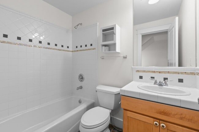 Building Photo - 3Bd/3Ba Seattle Townhouse