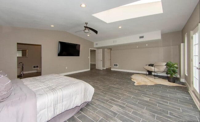 Building Photo - Big, Beautiful, Newly Renovated Home
