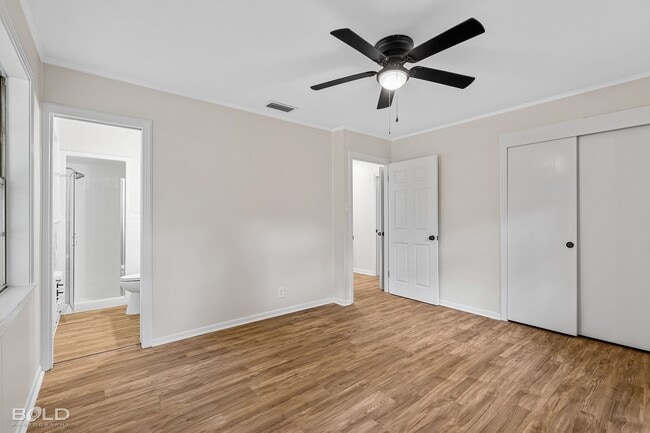 Building Photo - 6119 Bradford Dr