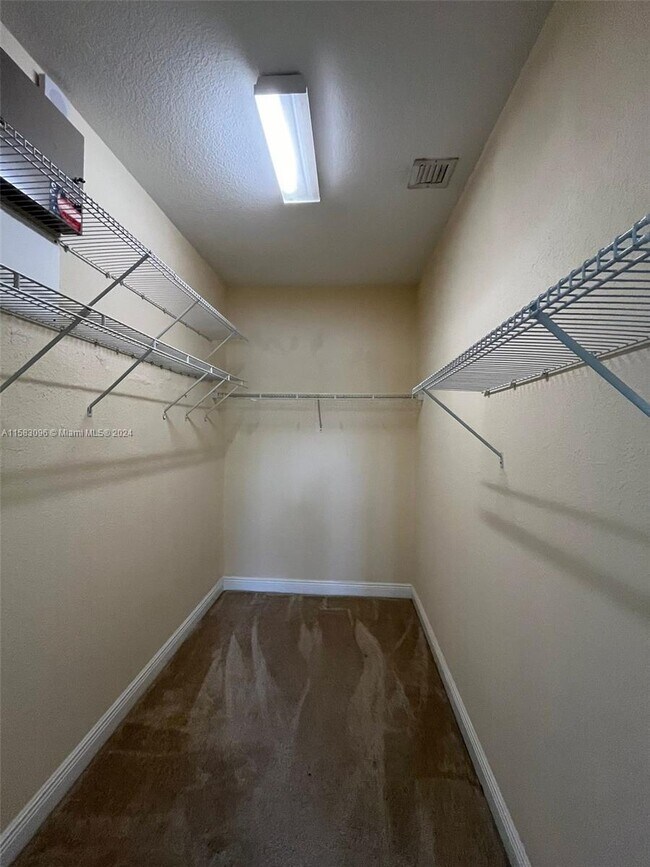 Building Photo - 950 SW 147th Ave