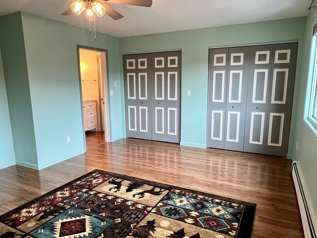 Building Photo - High speed internet included - 3 bedroom townhouse