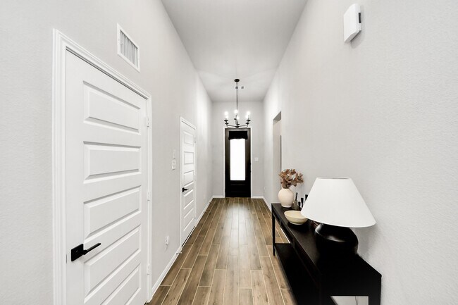 Building Photo - 6618 Beacon View Dr