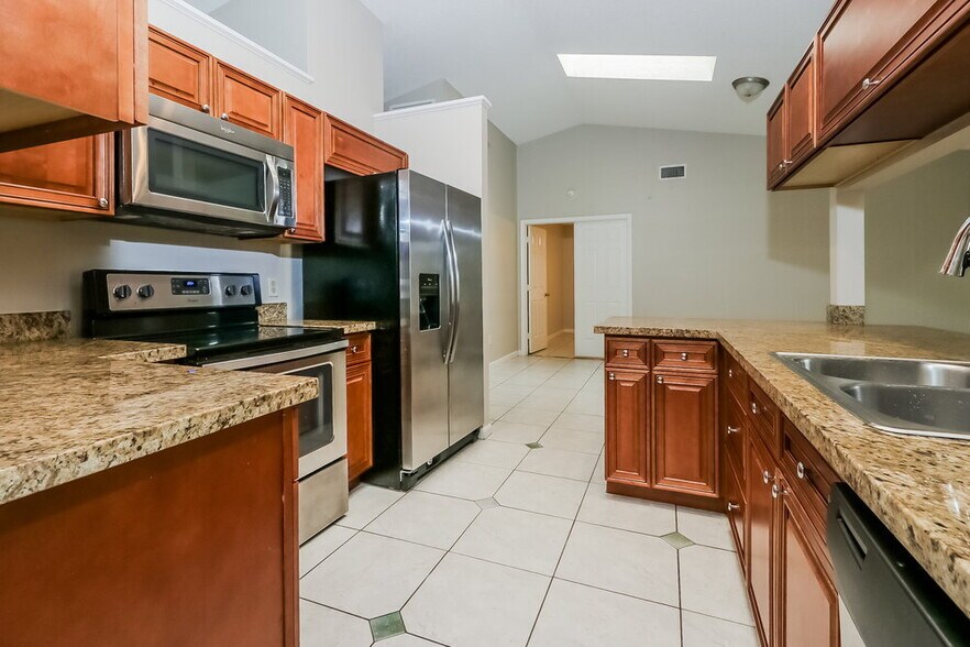 Building Photo - 1653 Primrose Ln