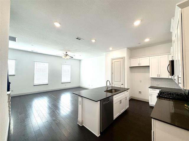 Building Photo - 4116 Kearsage Dr