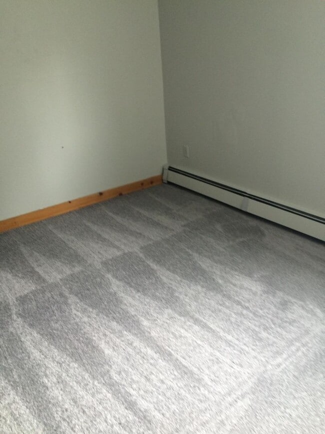 Building Photo - Great 2 Bedroom Unit Near Campus and JBo's