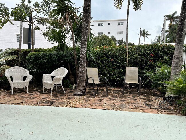 Building Photo - 717 Española Wy