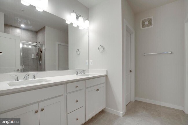 Building Photo - 4614 Olivine Dr