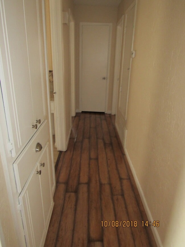 Building Photo - PETS NEGOTIABLE WITH OWNER APPROVAL!!!