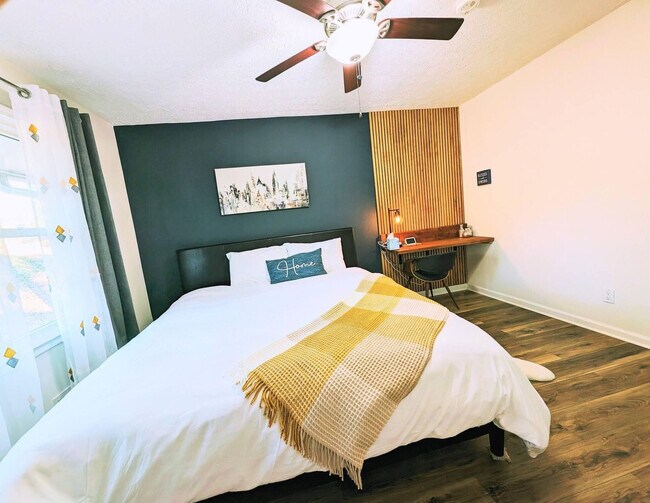 Building Photo - 1303 Colony Dr