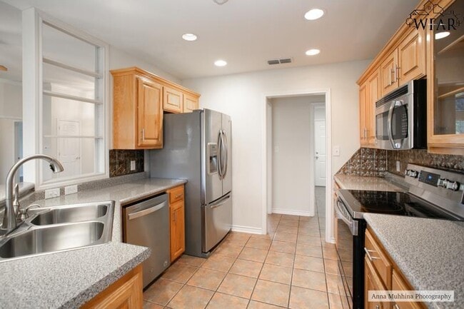 Building Photo - 8 St Andrews Ct