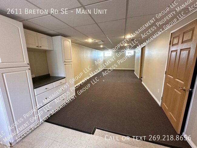 Building Photo - 2611 Breton Rd SE