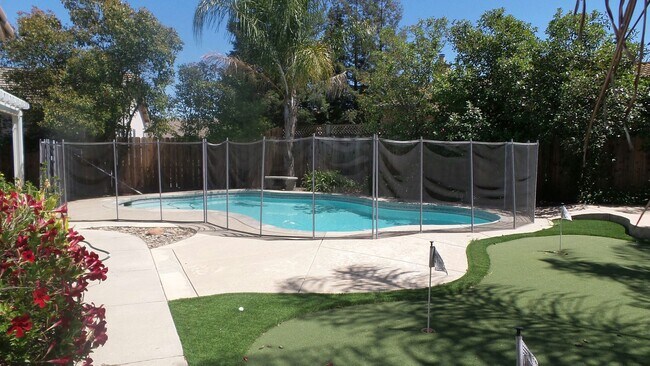 Building Photo - Vacation where your live!