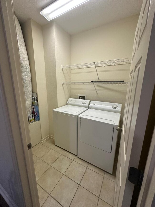 Building Photo - 3 bedroom in Jacksonville FL 32258