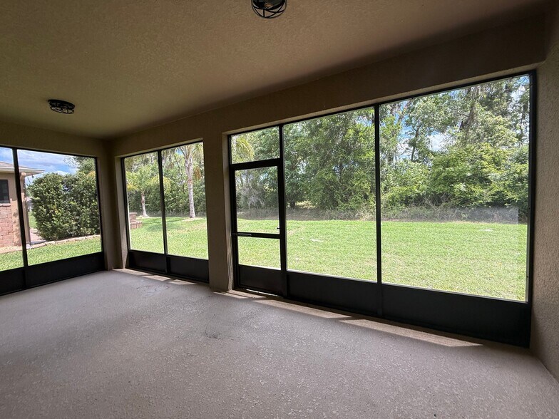 Building Photo - 12374 Eastpointe Dr