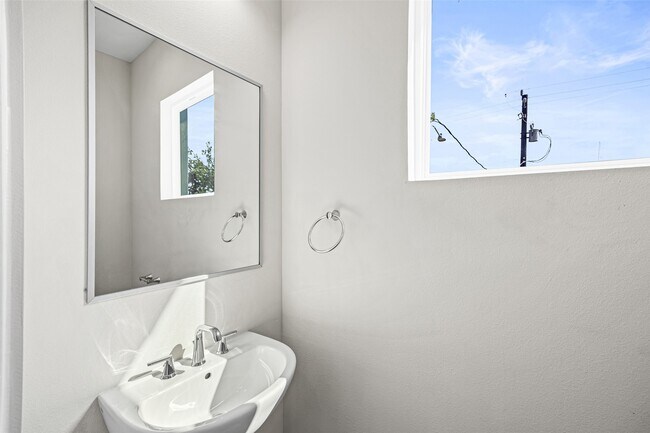 Building Photo - 3407 Terry St