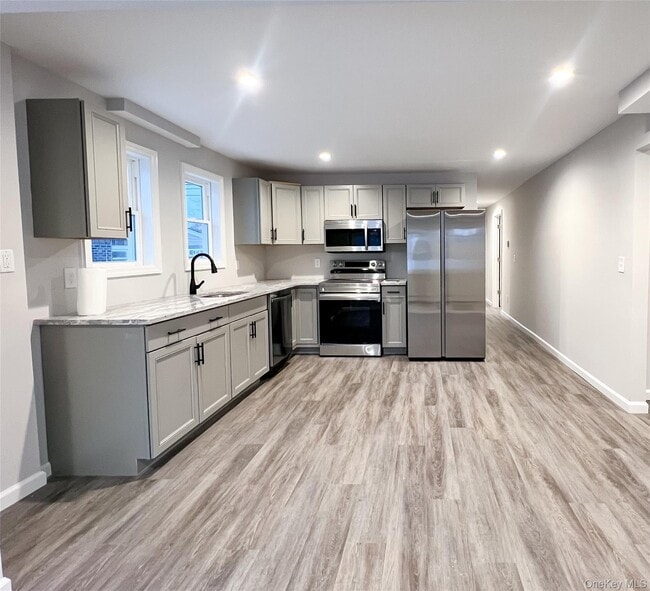 Building Photo - 800 Deer Park Ave