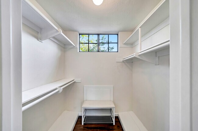 Building Photo - 30428 Penrod Dr
