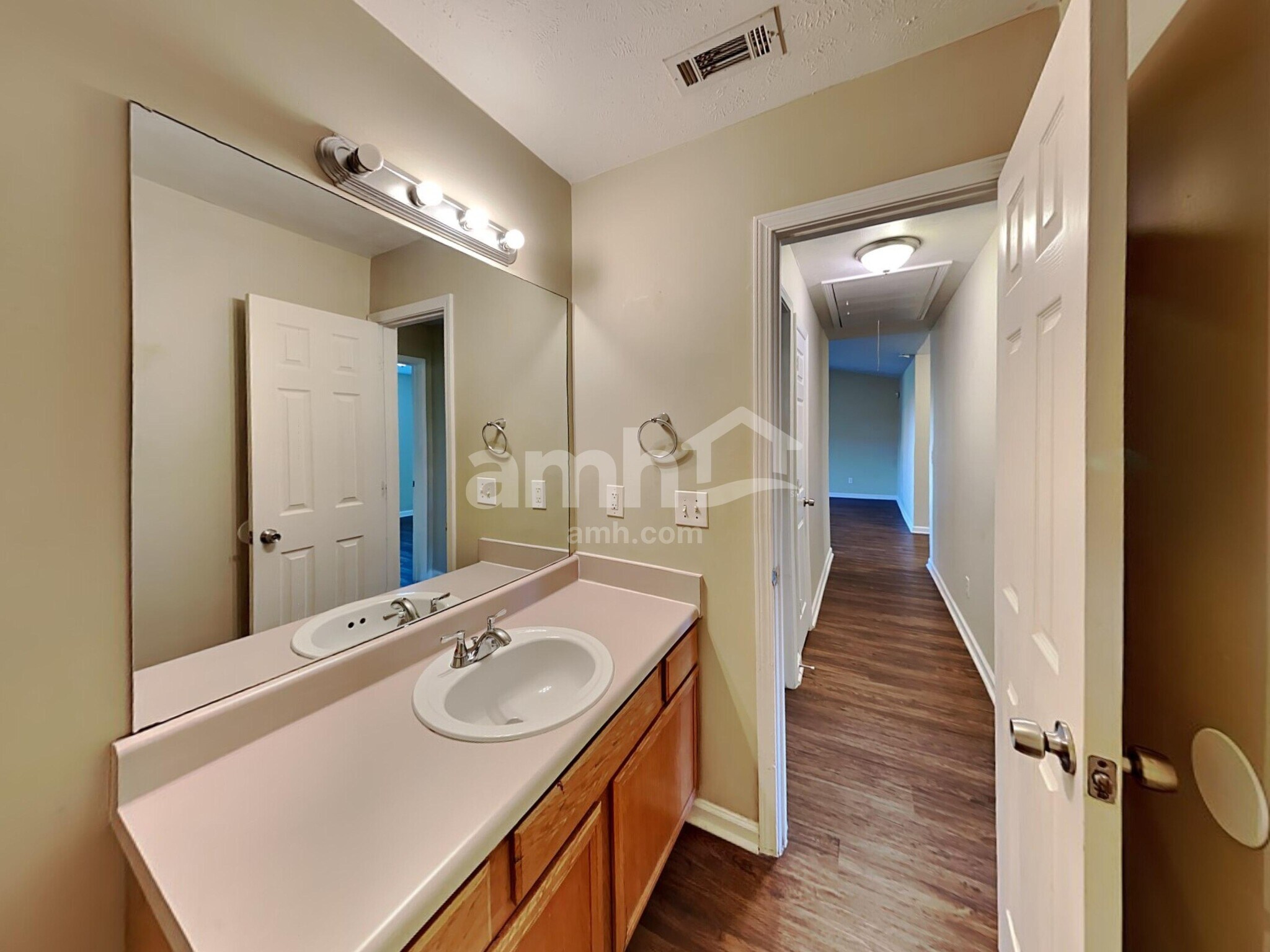 Building Photo - 634 Mable Dr