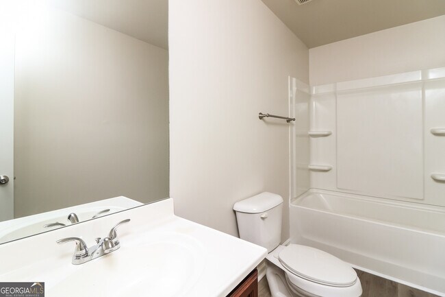 Building Photo - 404 Scenic View Ct