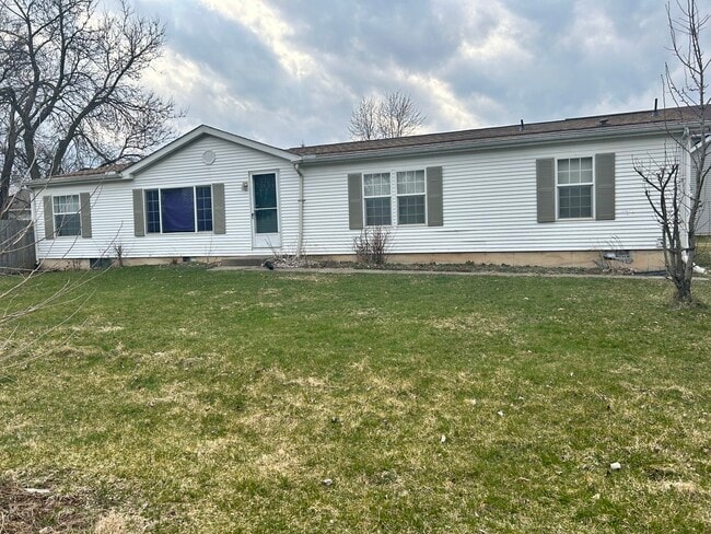Building Photo - 1409 E Borley Ave
