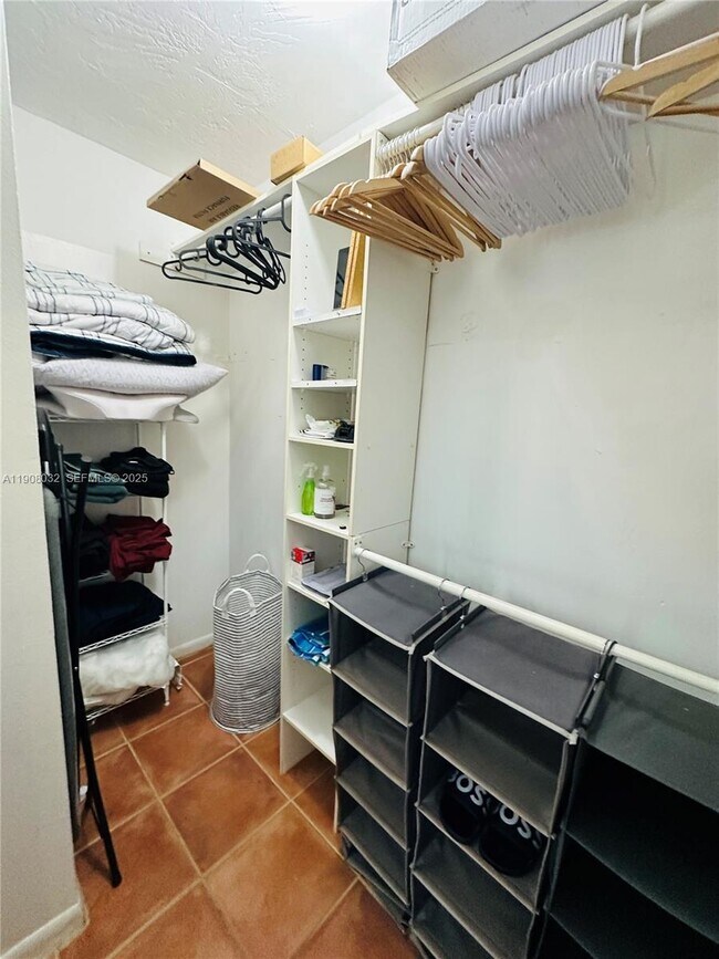 Building Photo - 619 Euclid Ave