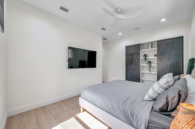 Building Photo - 2220 2nd Ave N