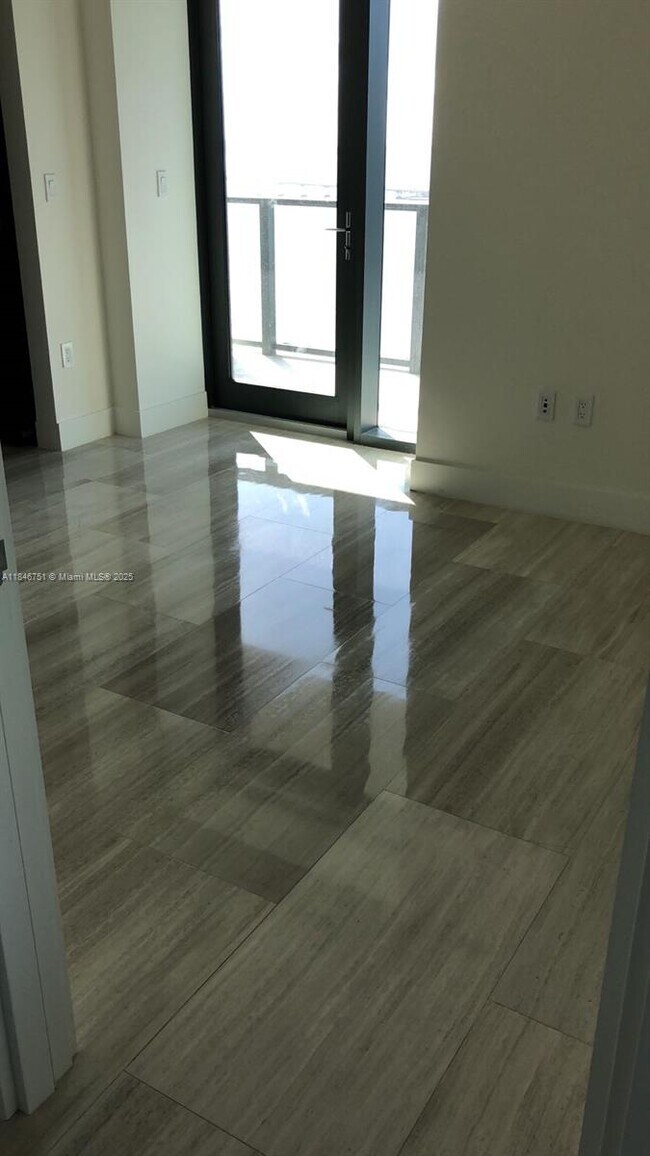 Building Photo - 1451 Brickell Ave