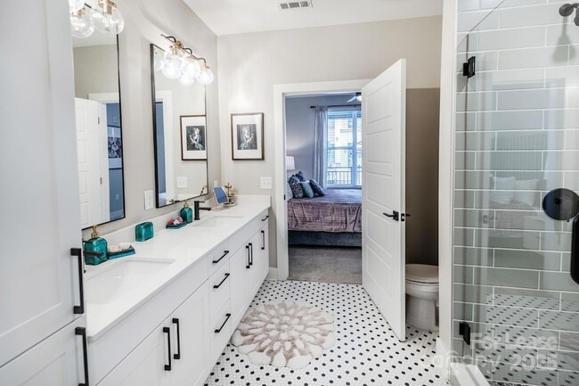 Building Photo - 101 W Morehead St