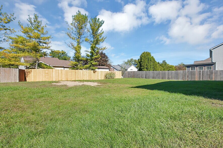 Building Photo - 4895 Drayton Rd