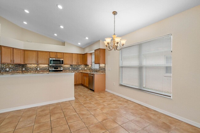 Building Photo - Exquisite Huntington Hills Golf and Countr...