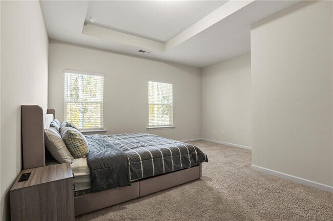 Building Photo - 2070 Ravencliff Dr