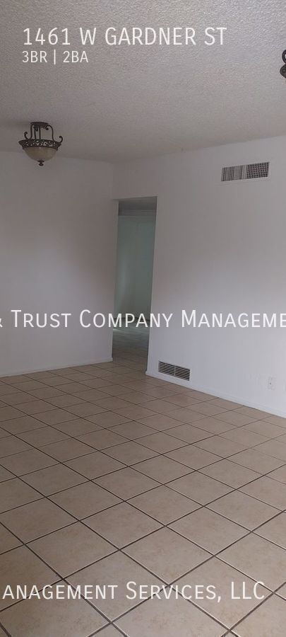 Building Photo - 1461 W Gardner St