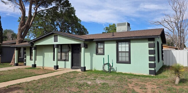 Building Photo - 600 Zeneta Ave