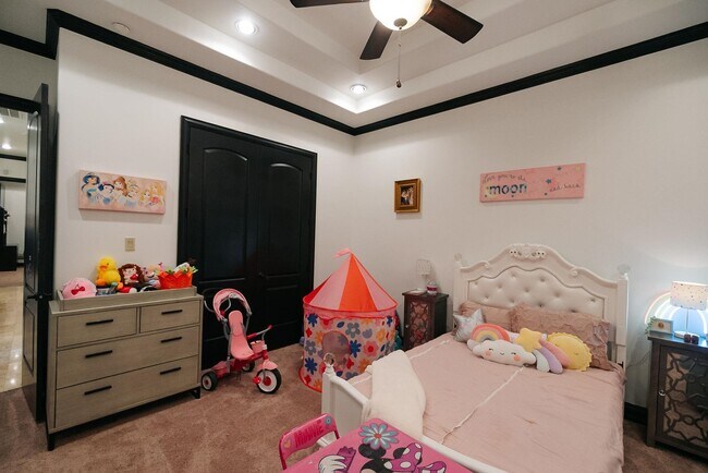 Building Photo - 302 Lake Clark Ct