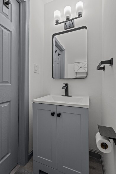 Building Photo - 546 Carriage Cir