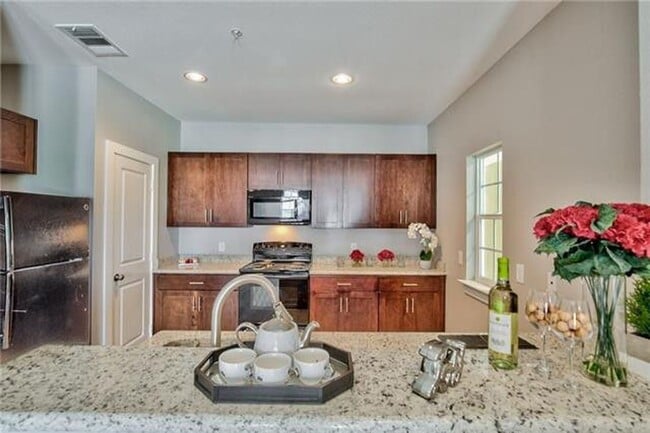 Building Photo - 13609 Pinnacle Cir W