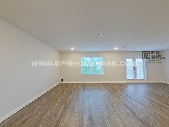 Building Photo - Spacious 5-Bedroom Home in Heritage Planta...