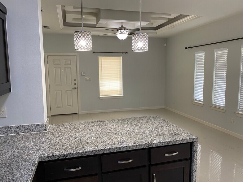 Building Photo - 904 E Myrtle Beach Ave