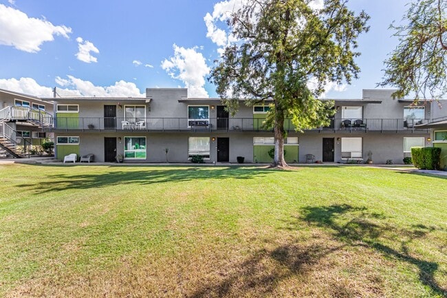 Building Photo - Spacious PHX Condo