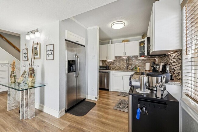Building Photo - 3862 NE 171 St