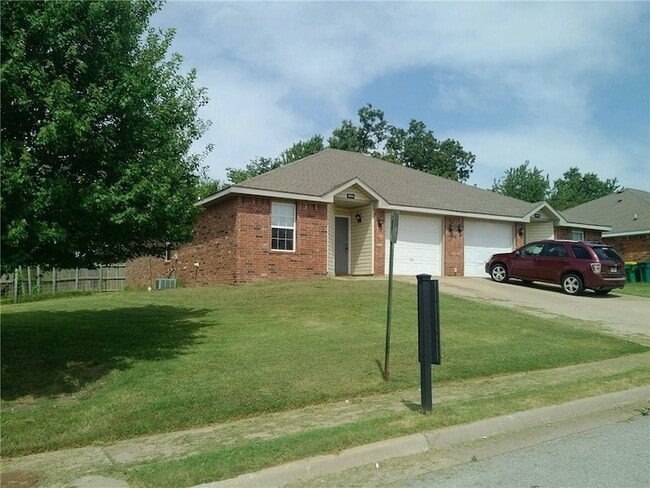 Primary Photo - 303 Graystone Cir