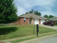 Building Photo - 303 Graystone Cir