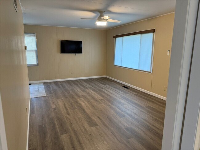 Building Photo - 8020 Carlsbad Dr